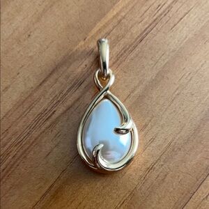 BOGO Lady Remington Gold Tone and Faux Pearl Pendant
